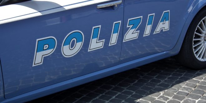 immagine macchina della polizia